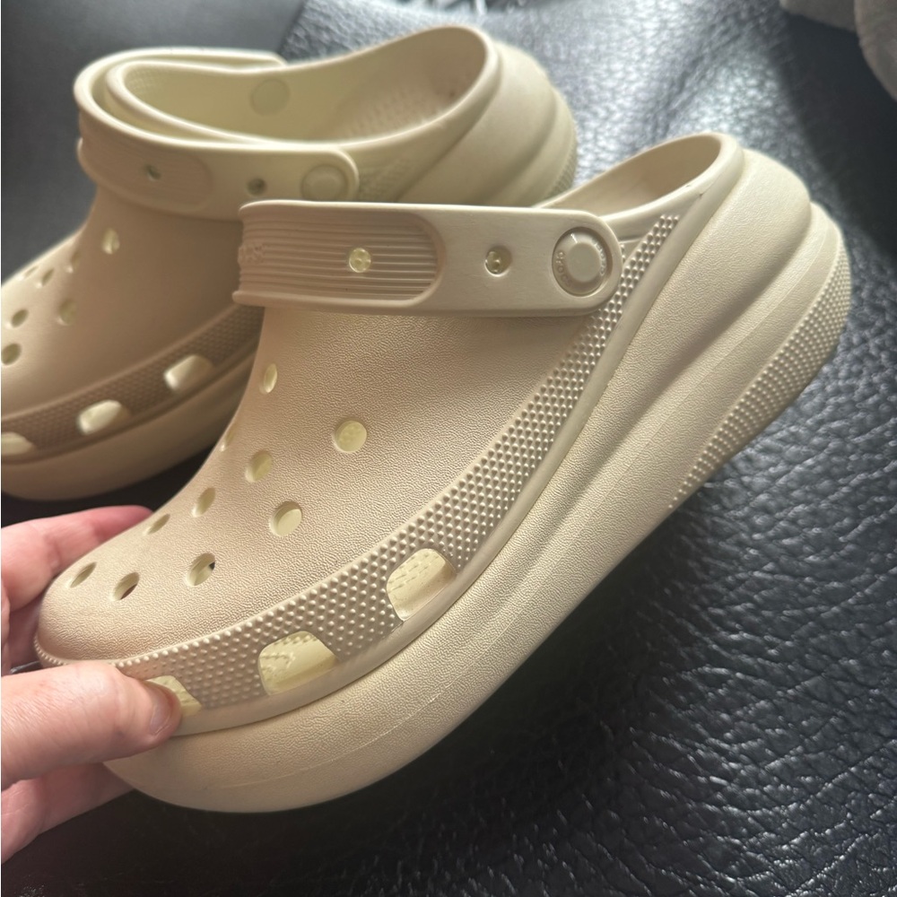 Crush crocs like new